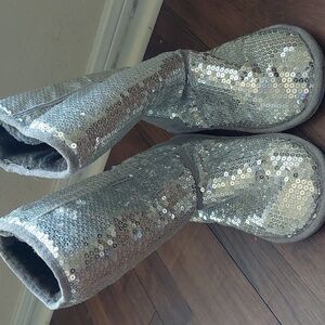 Silver sequins cozy boots